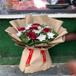 Buquê com rosa e Margarida