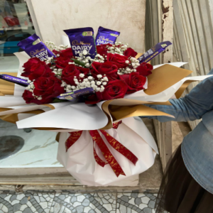 Buquê de rosas e chocolate