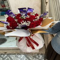 Buquê de rosas e chocolate